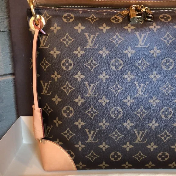 Louis Vuitton Berri PM Monogram Canvas - Picture 6 of 17